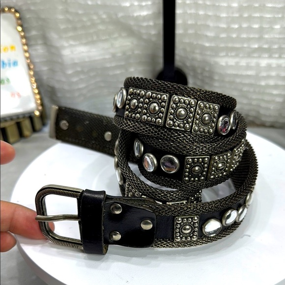(H) Vintage silver mesh beltBelt with leather inserts and rivets Y2K